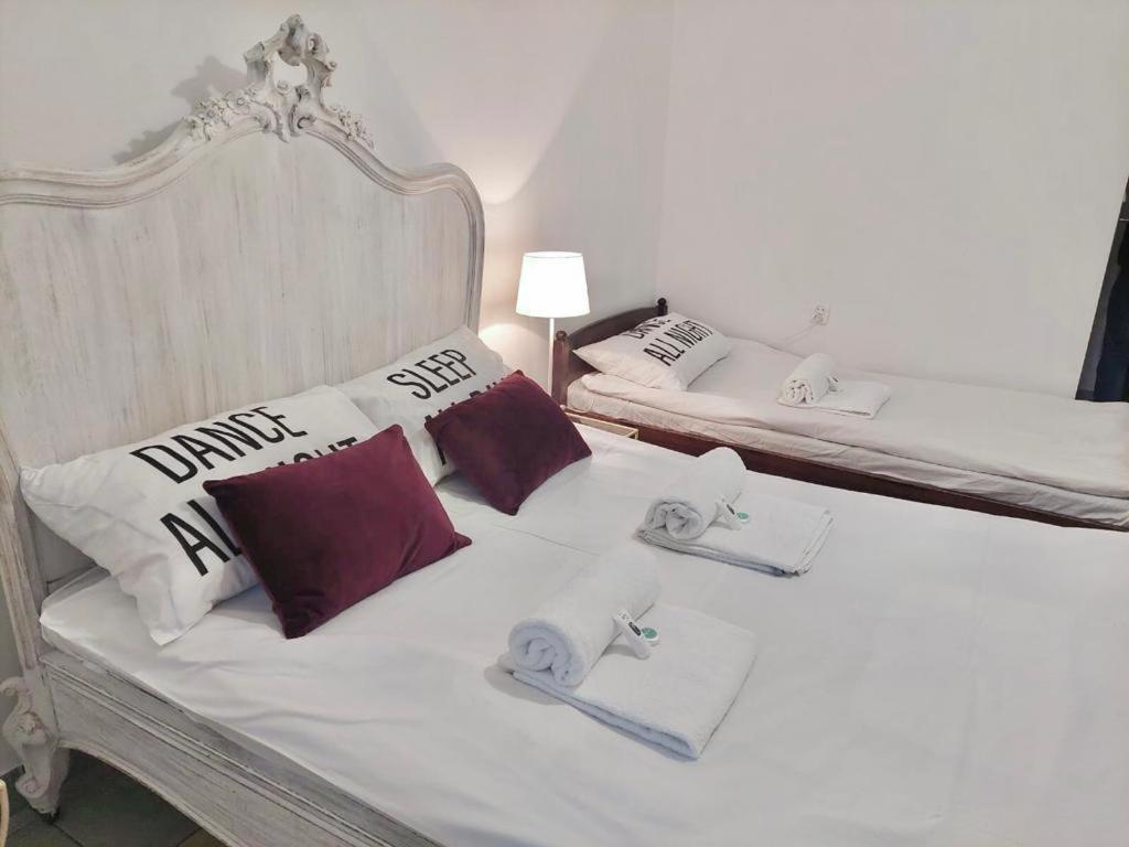 Pod Roza Economy Bed & Breakfast เวบา ภายนอก รูปภาพ